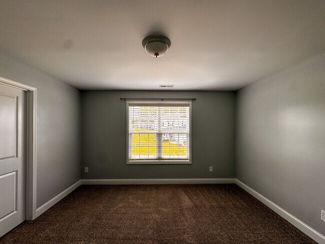 Building Photo - Stunning 4 Bed 2.5 Bath Home in Moore County
