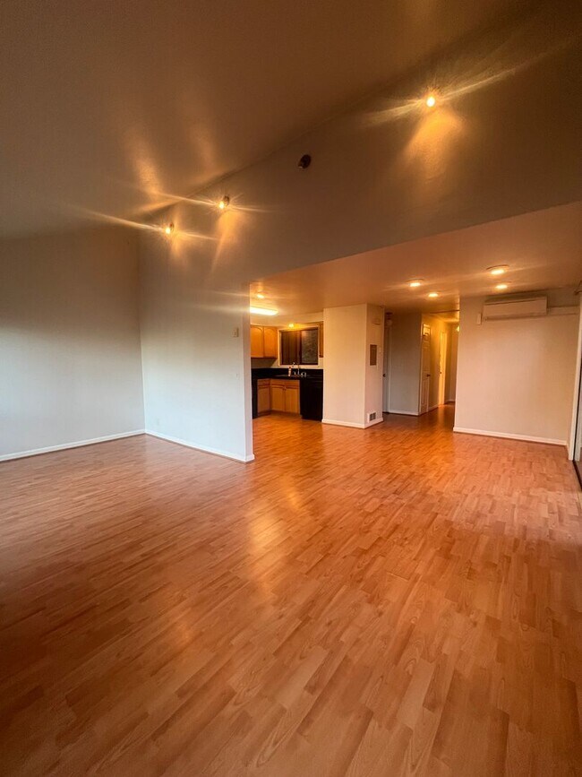 Building Photo - 2-Bedroom 2-Bathroom Condo in the Trees!!!!