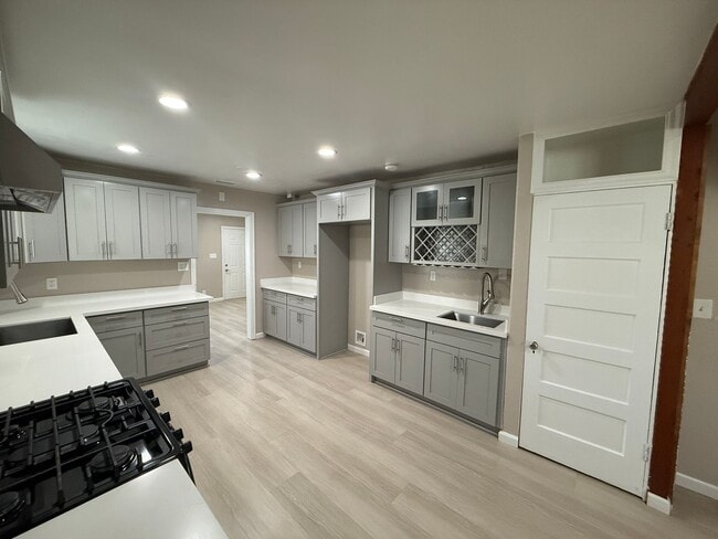 Building Photo - Charming Home in Woodland