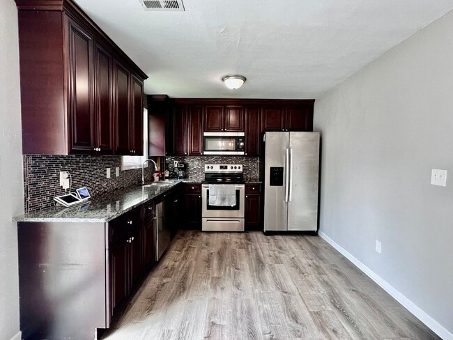 Building Photo - Charming 4 Bedroom home in Norfolk