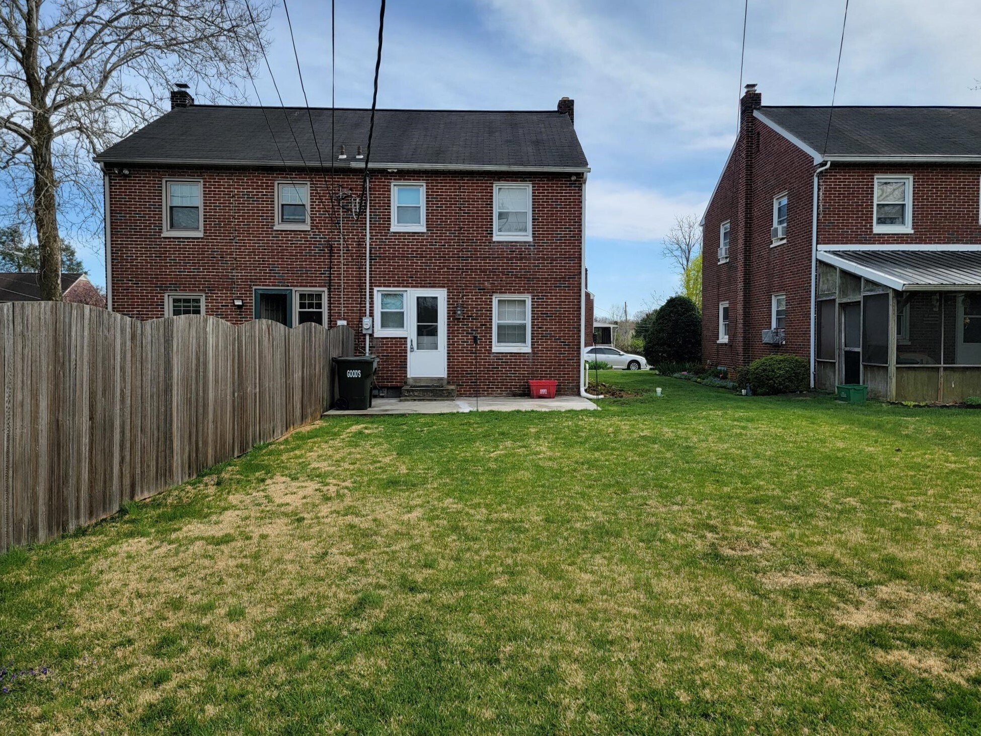 Building Photo - 907 Green Ter