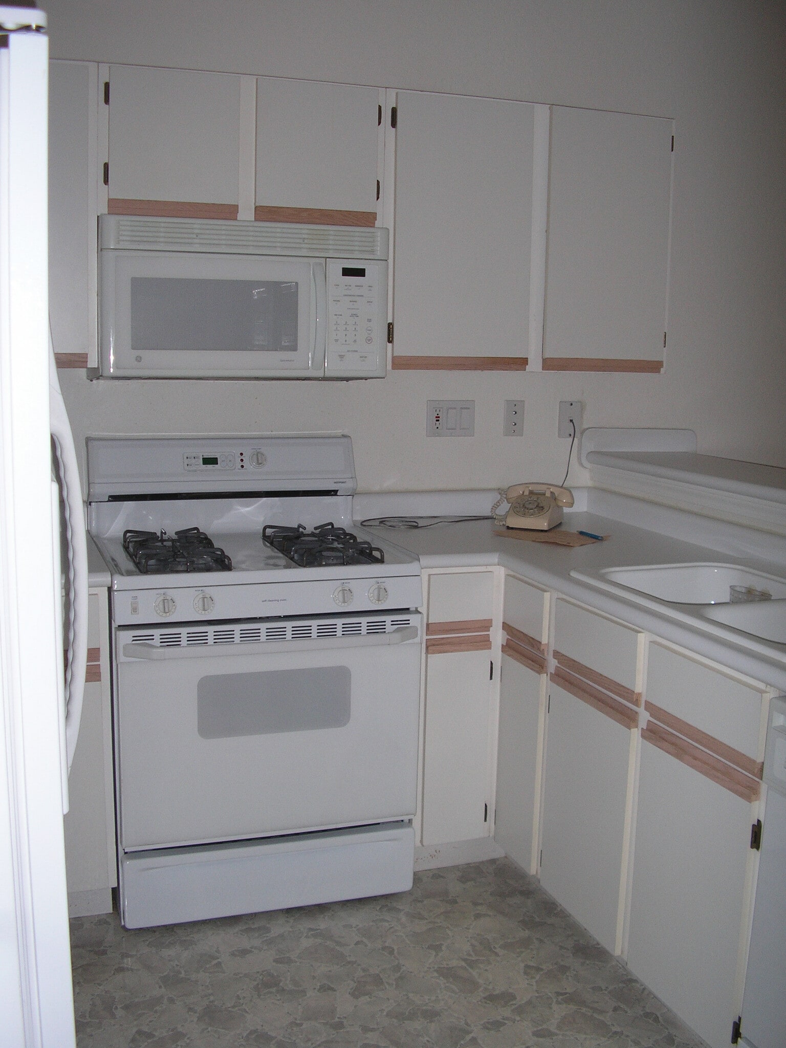 Building Photo - 2600 W Village Dr