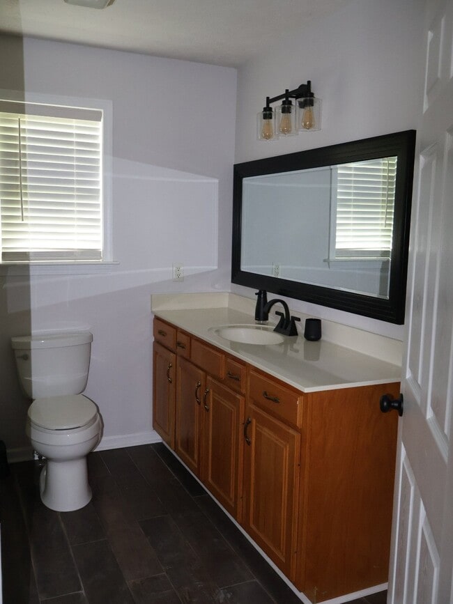 Building Photo - 829 Ridgetop Dr