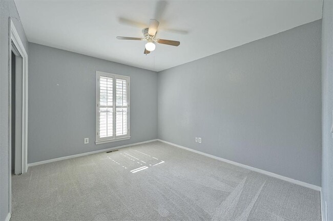 Building Photo - 8720 Raven Ave