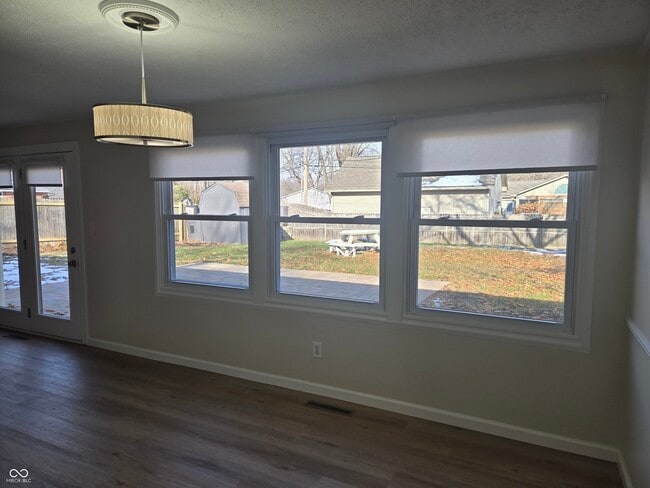 Building Photo - 10155 Orchard Park Dr W