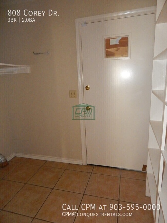 Building Photo - 808 Corey Dr