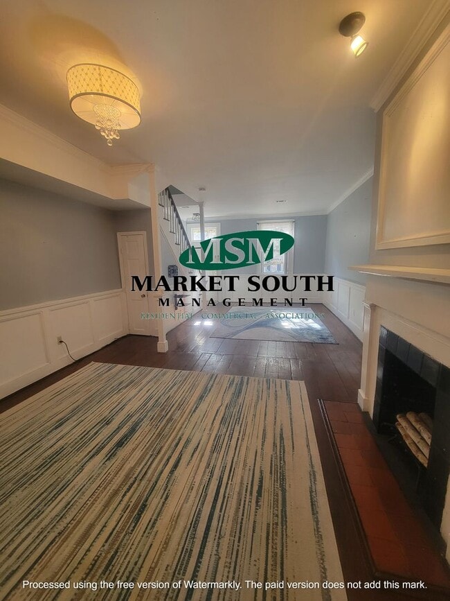 Building Photo - *REDUCED!* BEAUTIFUL JONES STREET APARTMENT