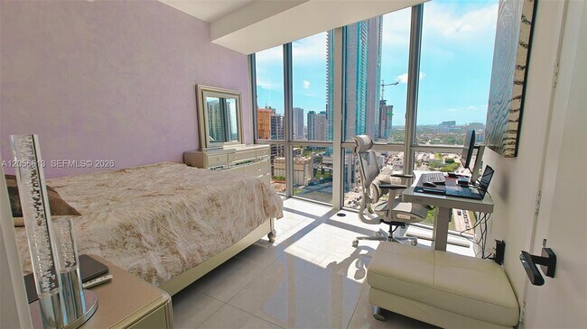 Building Photo - 1100 Biscayne Blvd