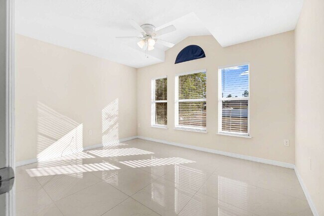 Building Photo - Spacious 3BR Home with Tile Floors & Spa-Like Primary Suite – Marion Oaks