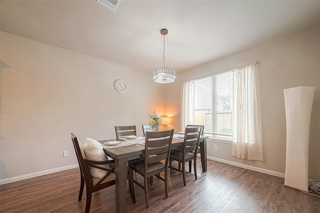 Building Photo - 21029 Crinet Square