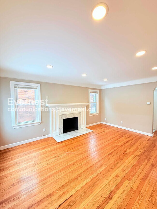 Building Photo - 15472 Lauder St