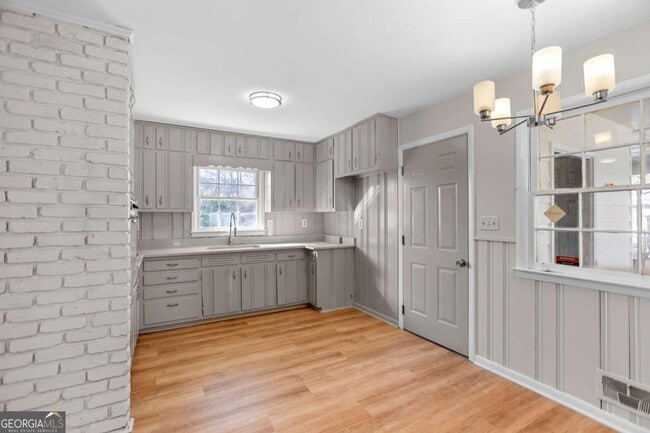 Building Photo - 6541 Debbie Sue Ln