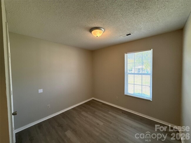 Building Photo - 333 E Todd Ln