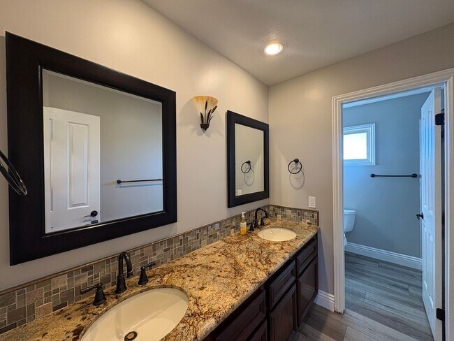 Building Photo - Beautiful 4B/3BA Home in Encinitas!