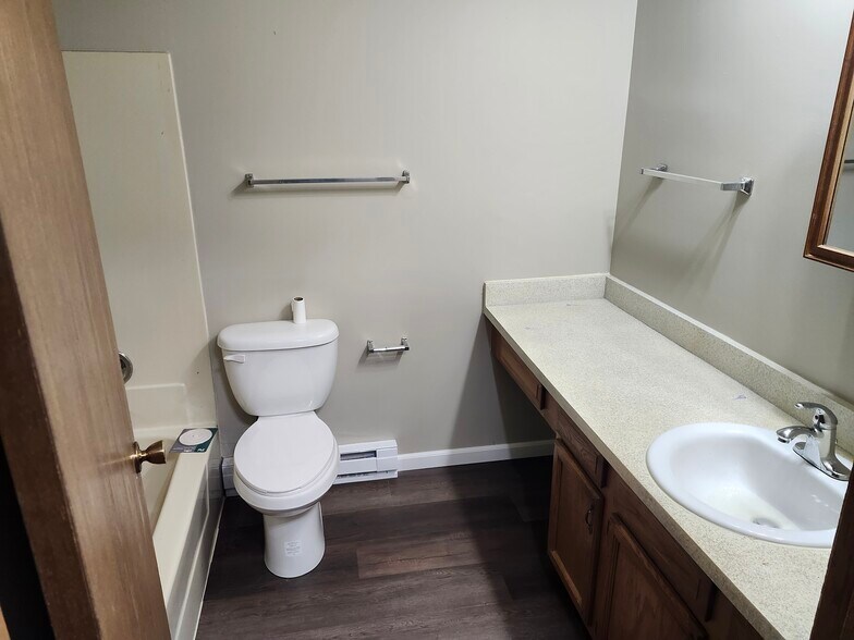 Building Photo - 2448 Wilshire Dr