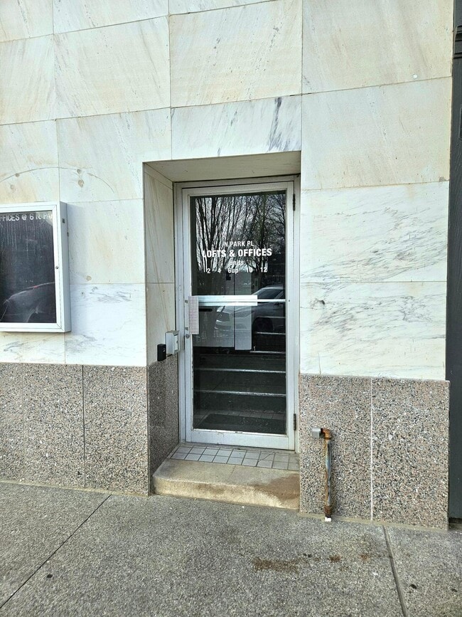 Building Photo - 4 N Park Pl
