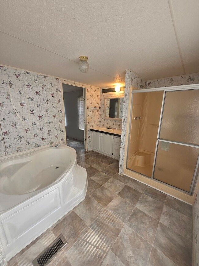 Building Photo - 2/2 Half Acre Mobile Home in Keystone Heights