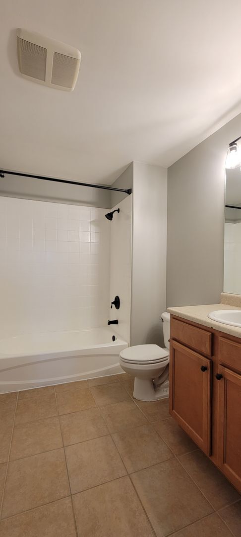 Building Photo - 3 bedroom/2.5 bath home