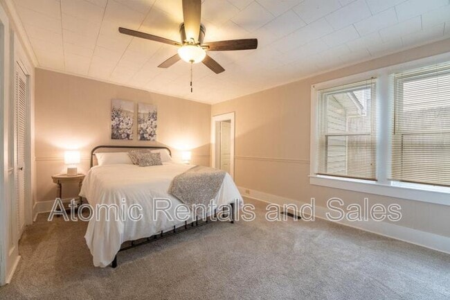 Building Photo - 703 W 2nd Ave