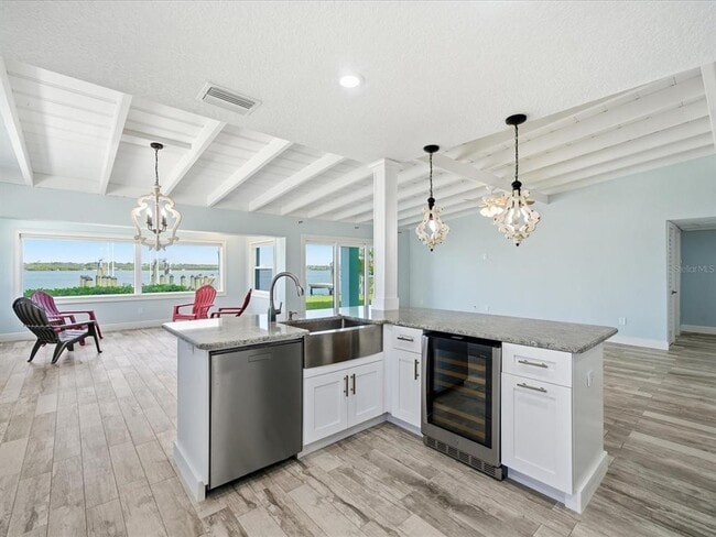 Building Photo - 828 Bay Point Dr