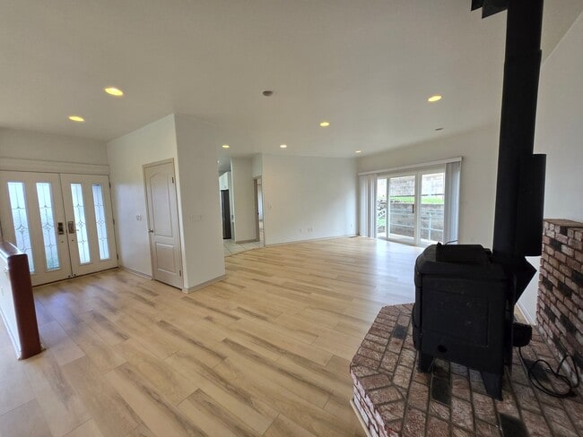 Building Photo - Renovated 3-Bedroom 2.5 bath  Home in Kula