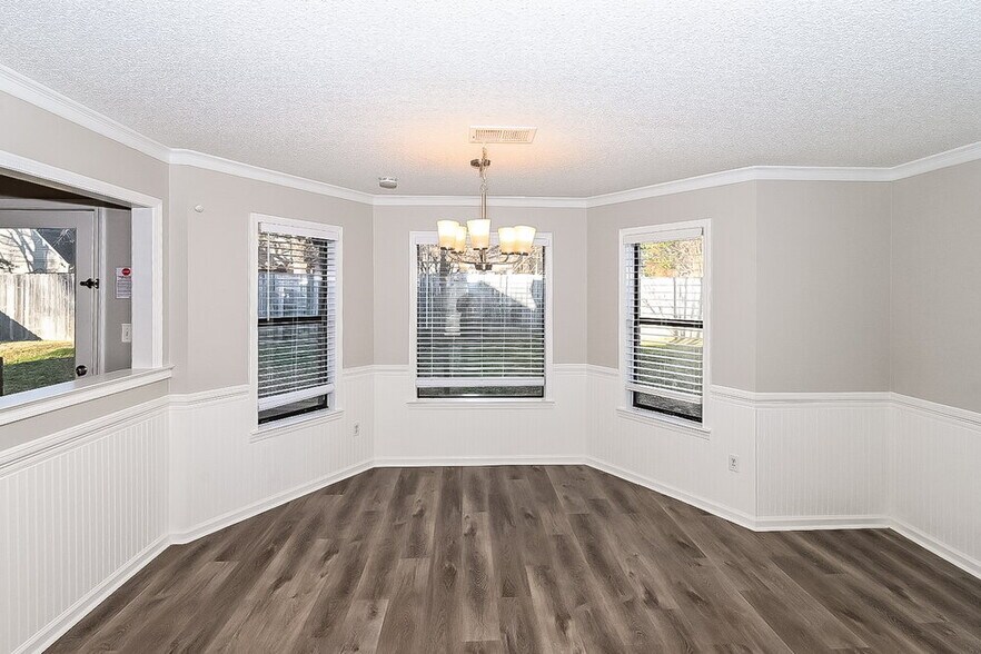 Building Photo - 8708 Rhonda Cir N