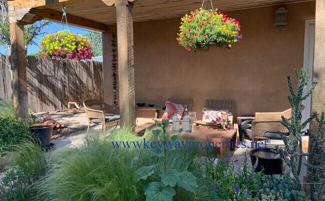 Building Photo - Classic New Mexican Adobe Retreat in the Heart of Los Ranchos