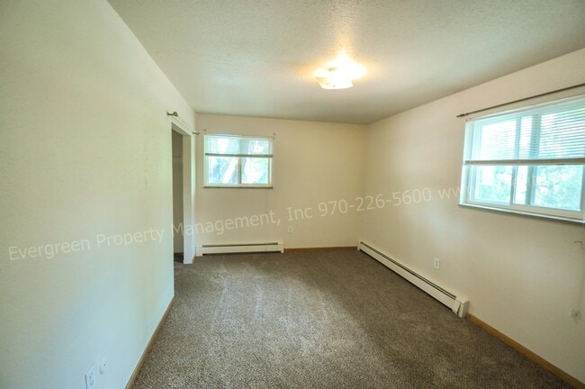 Building Photo - 915 James Ct