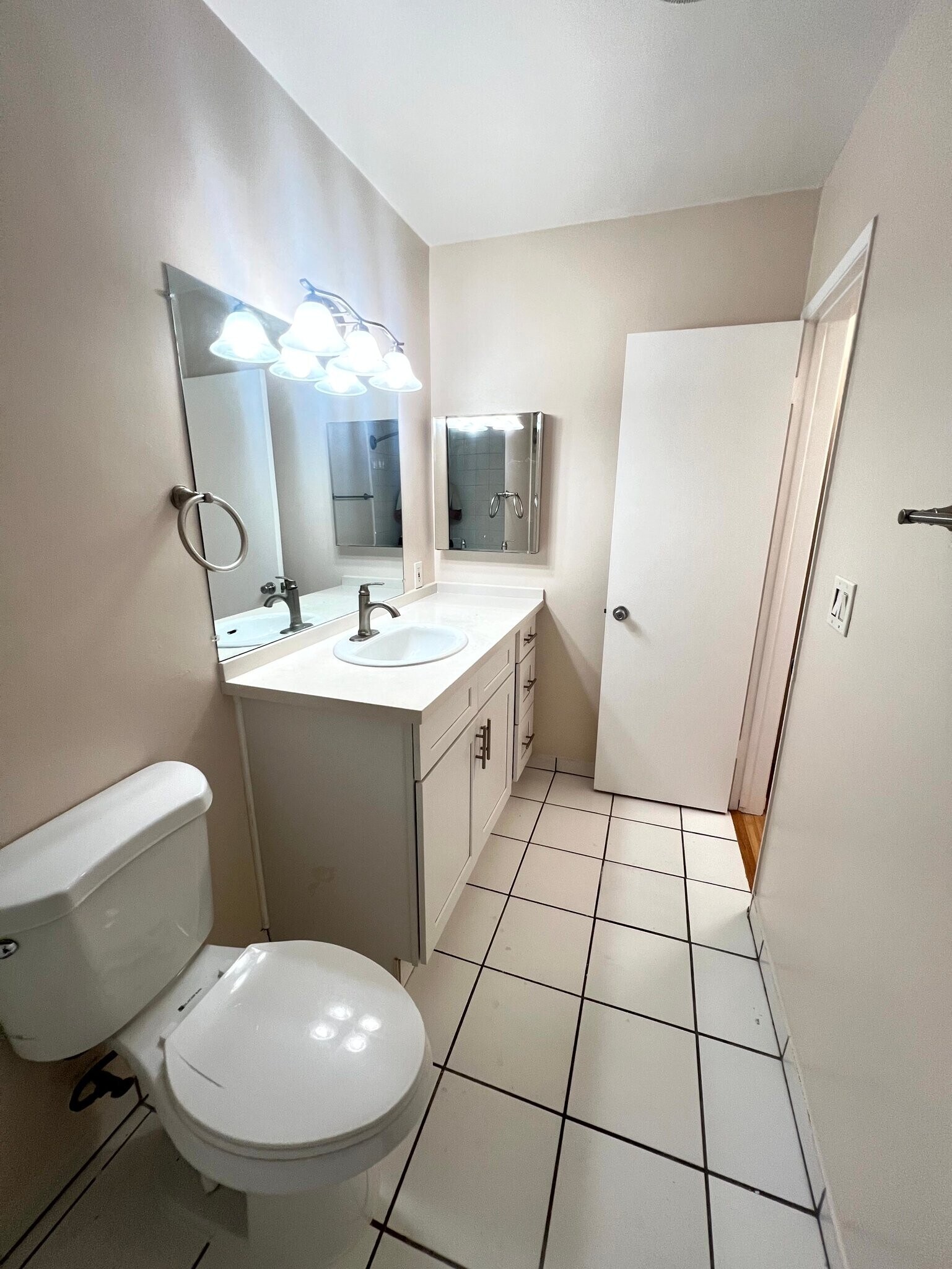 Building Photo - 2637 S Centinela Ave