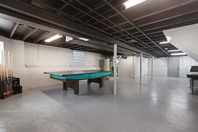 Building Photo - 6028 Crain St