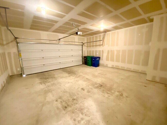 Building Photo - Modern Comfort Meets Prime Location – New ...