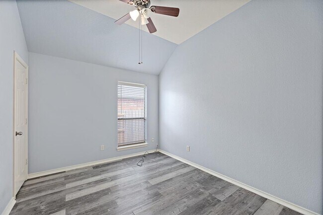 Building Photo - 11617 Glen Knoll Dr