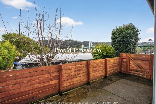 Building Photo - Updated Two Bedroom Unit with St Johns Views!