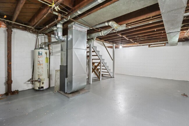 Building Photo - 2801-2803-2803 Vanderberg Ave