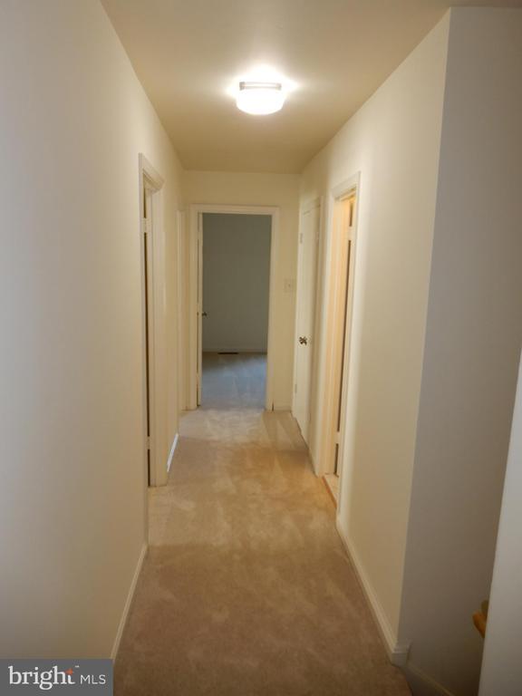 Building Photo - 7014 Maple Tree Ln