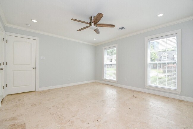 Building Photo - 707 Thistlewood Dr
