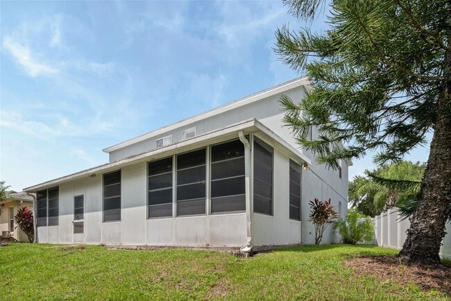 Building Photo - 2830 Paynes Prairie Cir