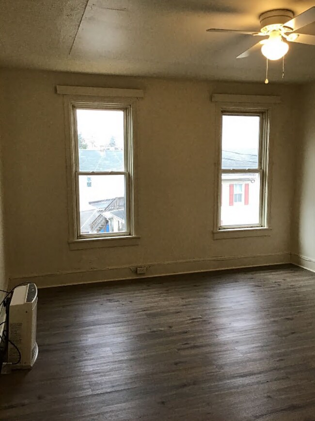 Building Photo - SELLING-218 W King St