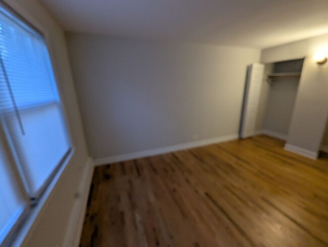 Building Photo - Ravenswood Renovated One Bedroom