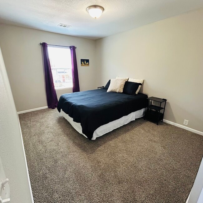 Building Photo - 718 Pine Lodge Dr