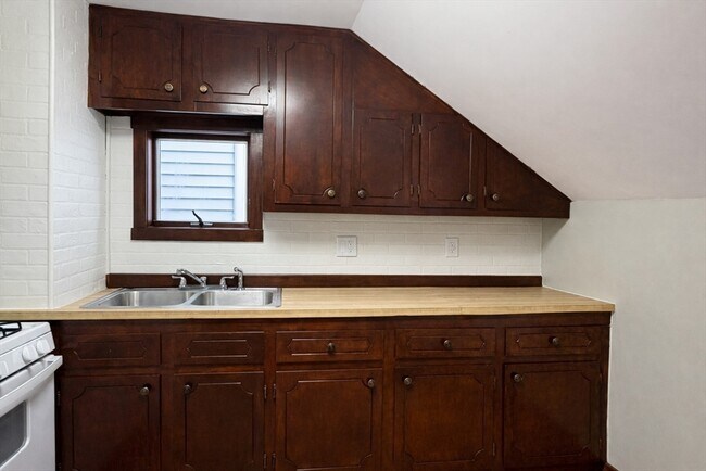 Building Photo - 47 Boutwell St