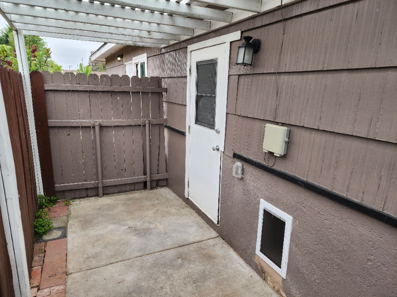 Building Photo - 715 S Pine St