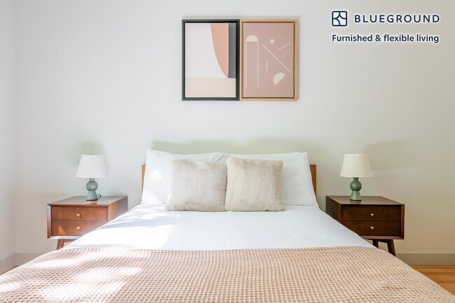 Building Photo - 320 D St