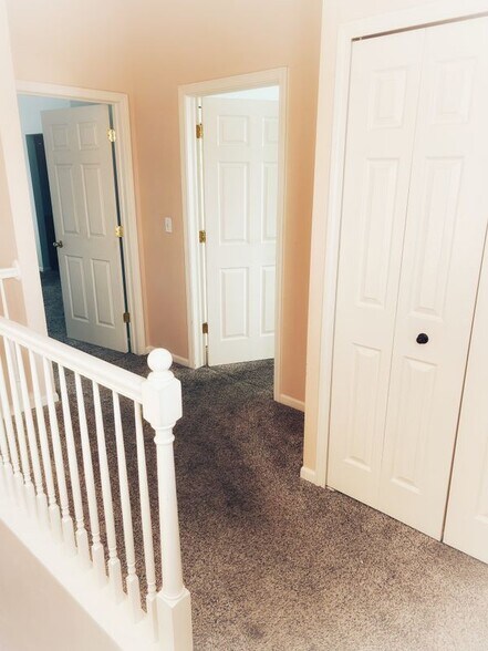 Building Photo - 22674 Woodcreek Dr