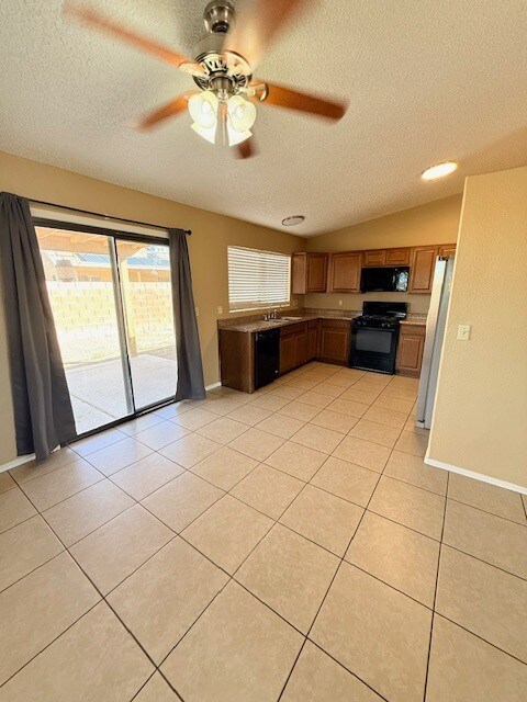 Building Photo - HOUSE FOR RENT