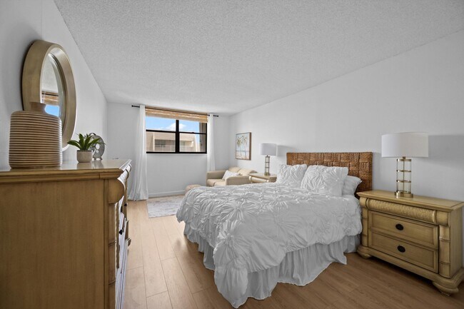 Building Photo - 3540 S Ocean Blvd