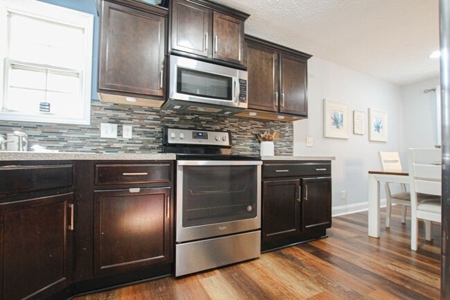 Building Photo - Pet Friendly Four Bedroom!
