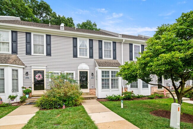 Primary Photo - 445 Hartford Sq