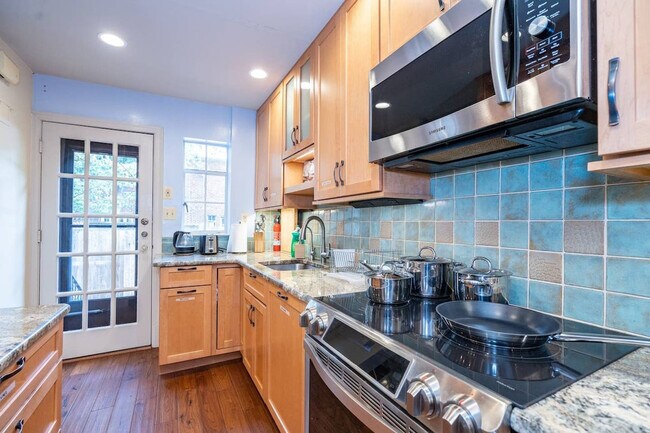 Building Photo - 809 Chetworth Pl