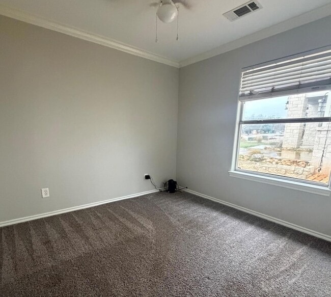 Building Photo - 414 Summit Ridge Dr N